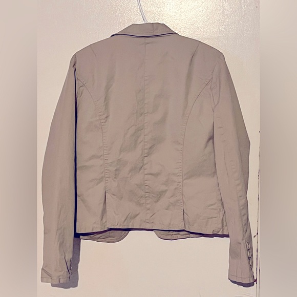 Medium tan spring jacket - Picture 2 of 5